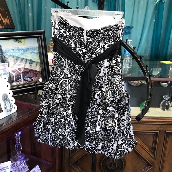 Ruby Rox Strapless Mini Dress (7) - Picture 6 of 7